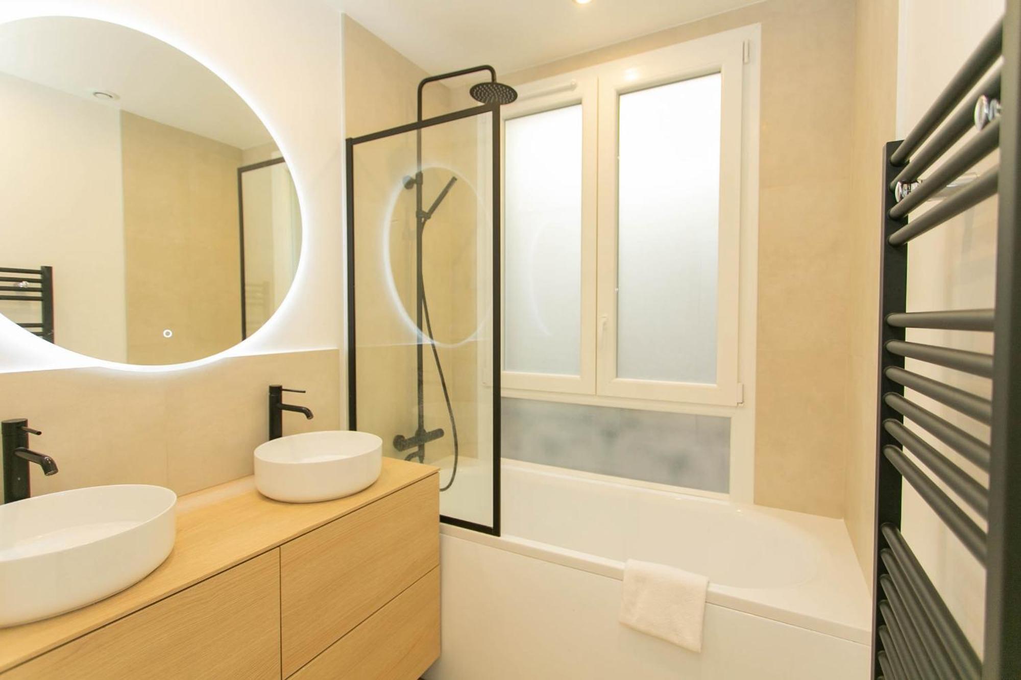 Haussmann - 2br Near Champs-elysees - Cityapartmentstay * Parijs